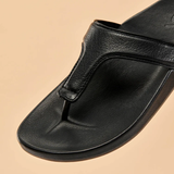 OluKai Women's Kīpe‘a Lipi Elevated Leather Sandals - Black